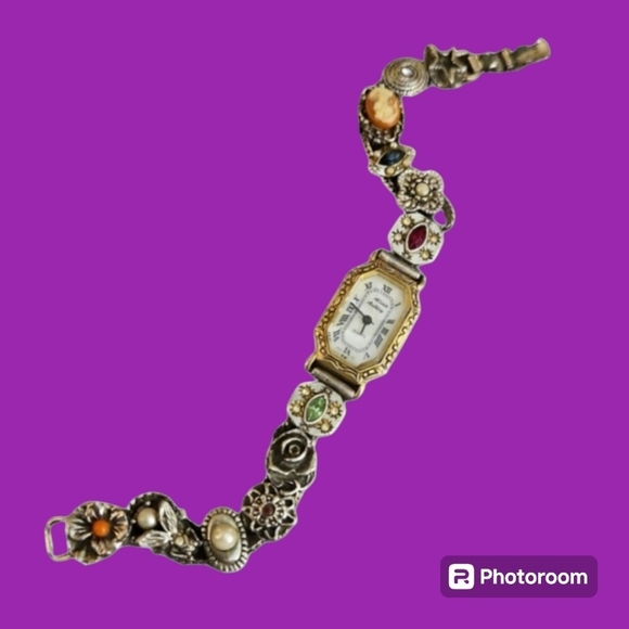 VTG ALEXIS ASHLEY Estate Victorian Colonial Cameo Slider Charm Watch - Picture 1 of 15